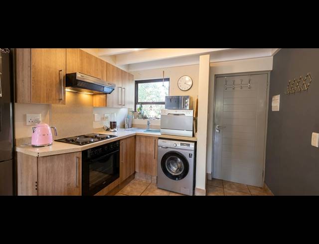 2 BEDROOM APARTMENT FOR SALE IN PINESLOPES